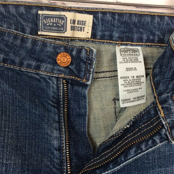 Levi's Signature Women’s Size 18M Low Rise Bootcut Denim Blue Jeans Medium Wash - Picture 2 of 10